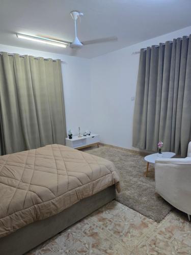 เตียงในห้องที่ Diamond Rooms