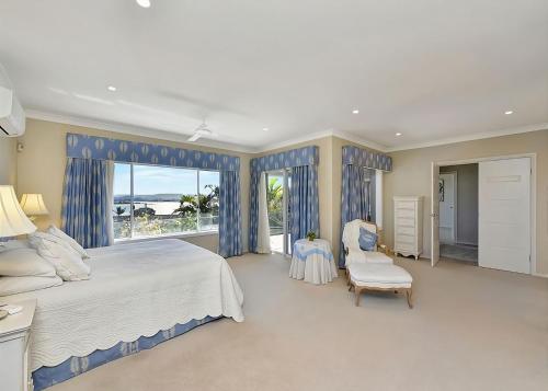 a large bedroom with a large bed and a window at The Sea Serenade in Blacksmiths