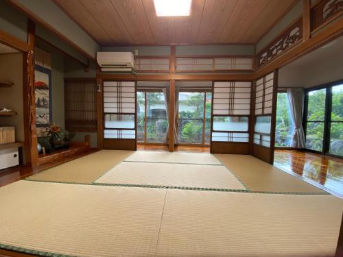 a room with a large rug in a room with windows at お宿るり嘉鉄 in Setouchi