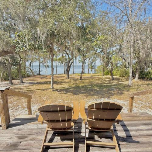 two chairs sitting on top of a wooden deck at Bayfront- 2mins from Boat Launch in Eastpoint