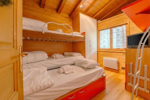 Apt Des Granges Balcony Duplex Near Chamonix for 5 - Happy Rentals photo 5