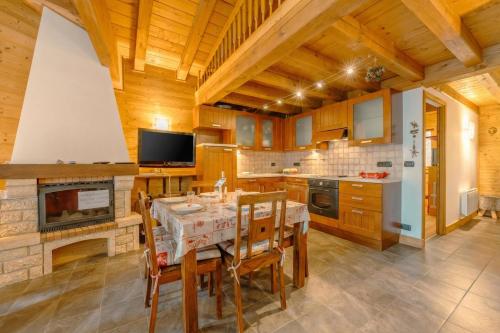 Apt Des Granges Balcony Duplex Near Chamonix for 5 - Happy Rentals photo 16