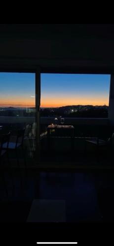Solopgangen eller solnedgangen set fra lejligheden