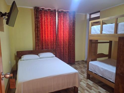 a bedroom with a bed and two bunk beds at Hospedaje AMAPI - San José in El Carmen