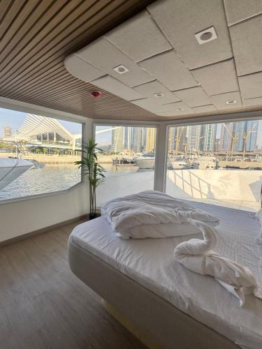 Vuode tai vuoteita majoituspaikassa Boat Camping