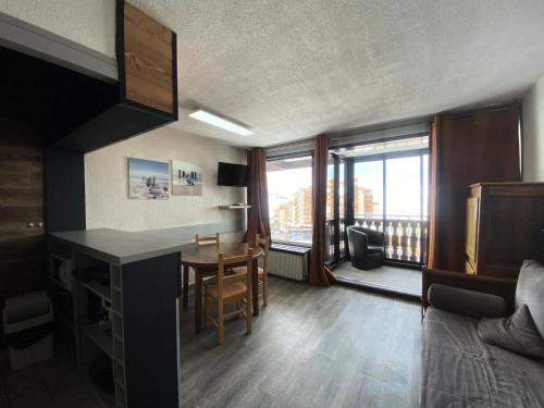 Résidence Glaciers - VAL THORENS location: studio pour 4 personnes avec balcon ensoleillé, quartier jeune et animé MAE-9077