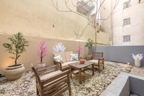 Lycabettus Urban Garden Apartment