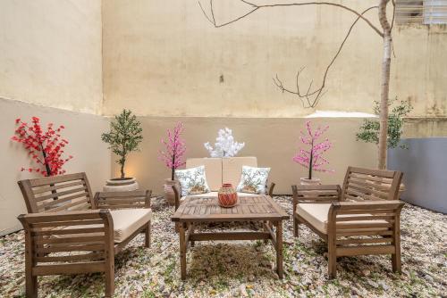 Lycabettus Urban Garden Apartment