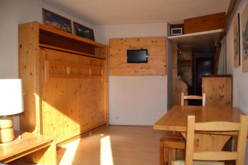 Résidence Miravidi - Beau studio pour 4 personnes, proche des pistes et des commerces, au cœur du village du Charvet à Arc 1800 MAE-1958