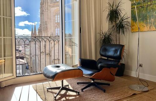 Contemplando la Catedral by Catedral Camino Suites