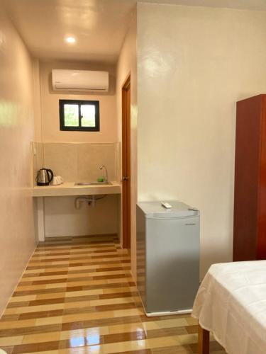 a small bathroom with a toilet and a sink at Simon Guest House in San Juan
