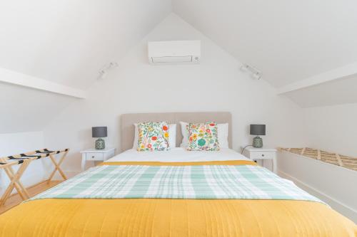 Upper Story 1BR AC and Workspace