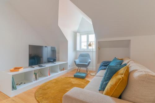 Upper Story 1BR AC and Workspace
