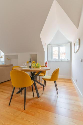 Upper Story 1BR AC and Workspace