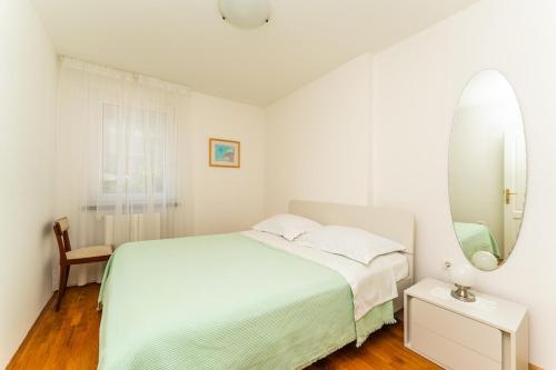 Big balcony apartment with sea view, 2 BDR, 06
