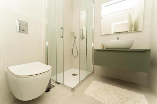Big balcony apartment with sea view, 2 BDR, 06