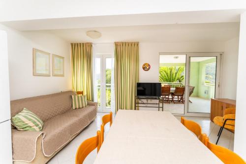 Big balcony apartment with sea view, 2 BDR, 06
