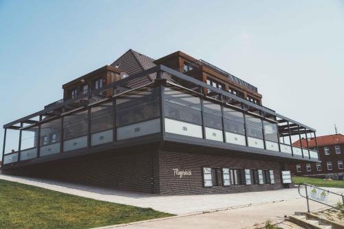 Fliegerdeich Hotel & Restaurant — Property building