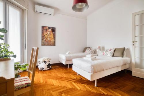 Just Urban Stays - Bright and modern flat with terrace