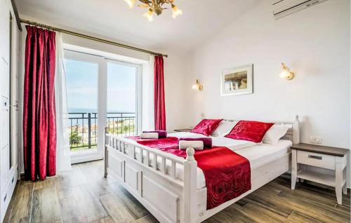 Amazing Home In Makarska With Sauna