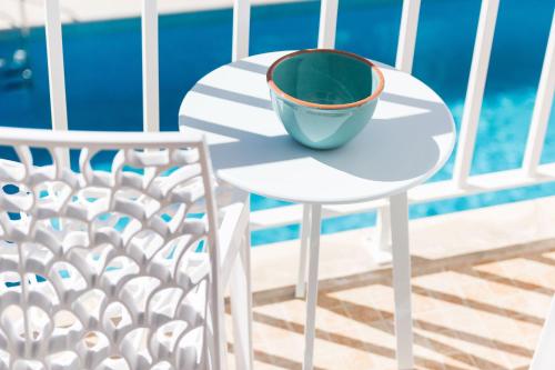 Boutique Hotel Casa do Outeiro - Arts & Crafts — Pool view