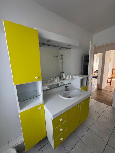 a bathroom with a sink and a mirror at L' Annexe Barneville Bourg in Barneville-Carteret
