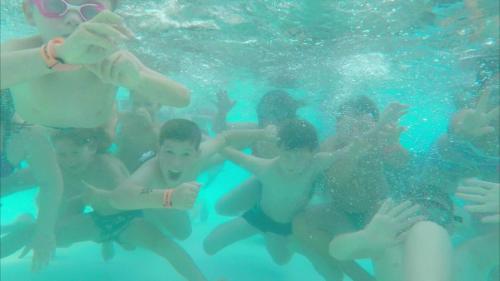a group of children swimming in the water at Camping Le Walric in Saint-Valery-sur-Somme