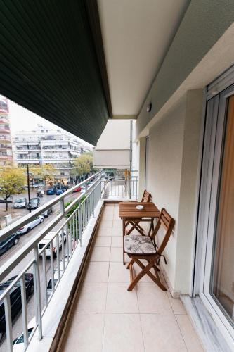Spacious Executive Residence w Balcony, Workspace, Washer