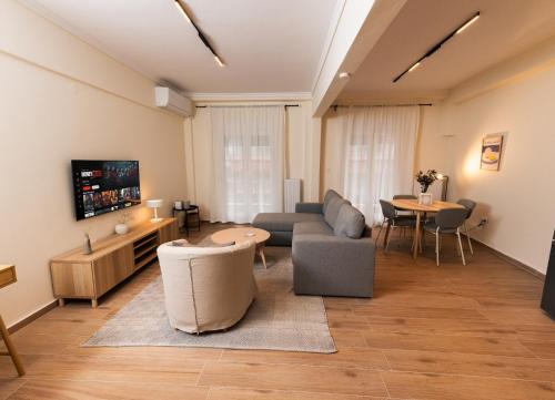 Spacious Executive Residence w Balcony, Workspace, Washer