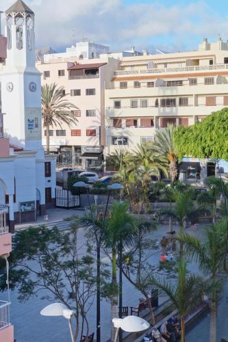 Comfortable 2 BR Terrace Apartment Beach & Center 4 Guests