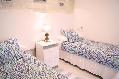 Comfortable 2 BR Terrace Apartment Beach & Center 4 Guests