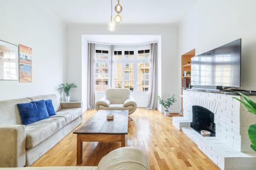 Elegant and Spacious 2 Bedroom in Menton Center