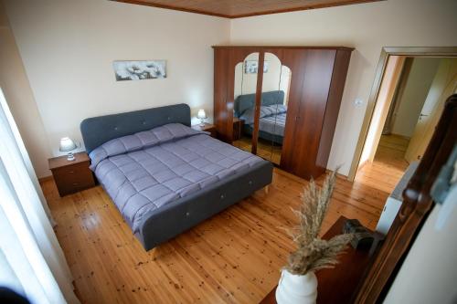 a living room with a couch and a mirror at Old Bazaar Balcony Villa in Gjirokastër