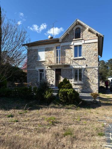 Maison familiale face au lac de Saint-Ferréol