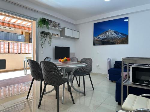 Sunny Luxury Residence on Panoramic Pool