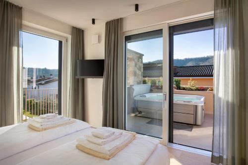 a bedroom with a bed and a view of a bathroom at Villa Olivida in Garda
