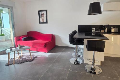 Saint-Raphaël Apartment Near Beach & Pool