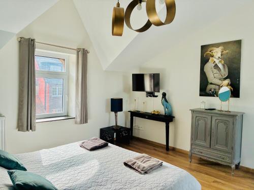 a bedroom with a bed and a painting on the wall at La Villa Delsa in Namur