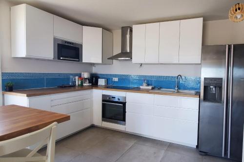 Spacious T4 with sea and Esterel views