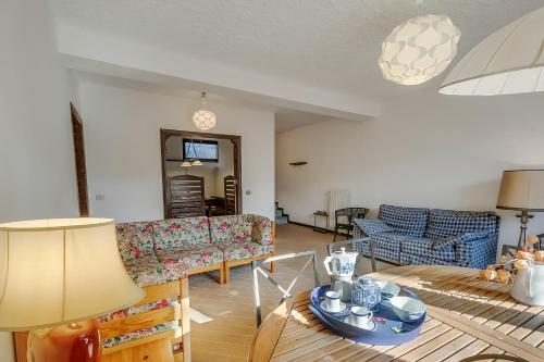 a living room with a couch and a table at Villa Eva: Leggiuno 5-Bed Villa for Families & Groups (Sleeps 10) - Happy Rentals in Leggiuno