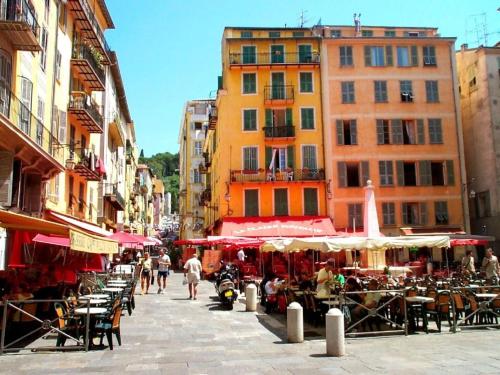 Place Rossetti - Charming Apartment