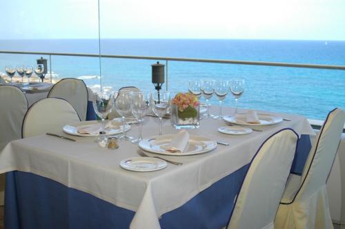 Vista generica sul mare o vista sul mare dall'interno dell'hotel