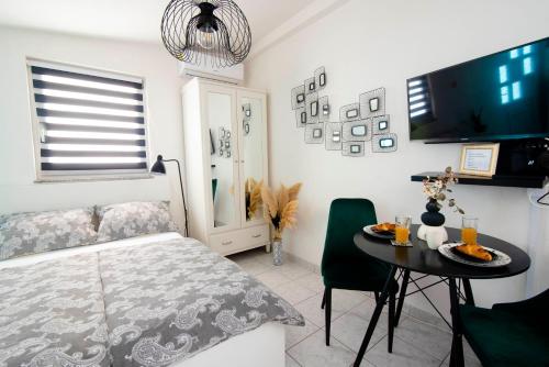 Old town studio apartment Manono