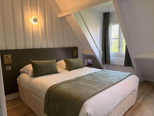 a bedroom with a large bed and a window at Le Cap Hornu in Saint-Valéry-sur-Somme