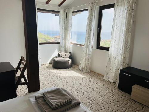 a bedroom with a bed and a view of the ocean at Heaven's Home in Topola