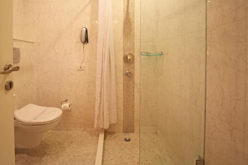 Kylpyhuone majoituspaikassa Hotel Bright