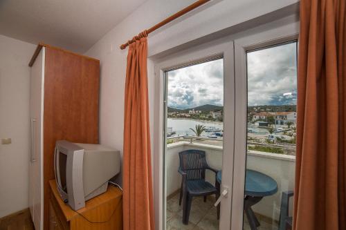 a room with a television and a window with a view at Villa Albatros in Vinišće