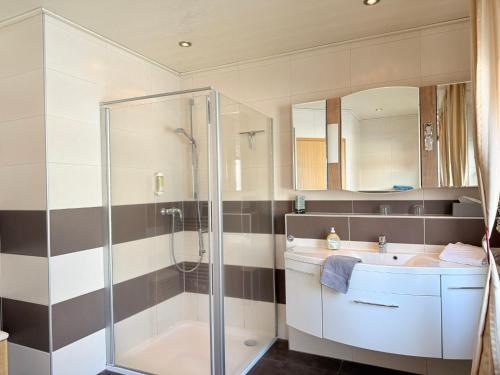 a bathroom with a shower and a sink at Hotel Zur Erholung in Braunlage