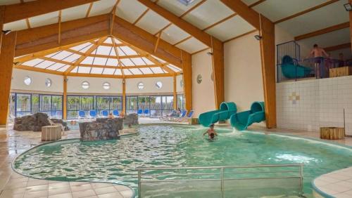 Bungalow confortable près de La Tranche-sur-Mer avec piscine