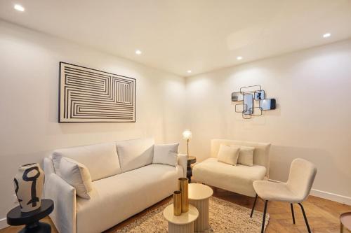 Apartment center of Paris by Studio prestige